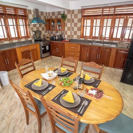 La Belle Residence Self Catering Accommodation Beau Vallon  Buitenkant foto
